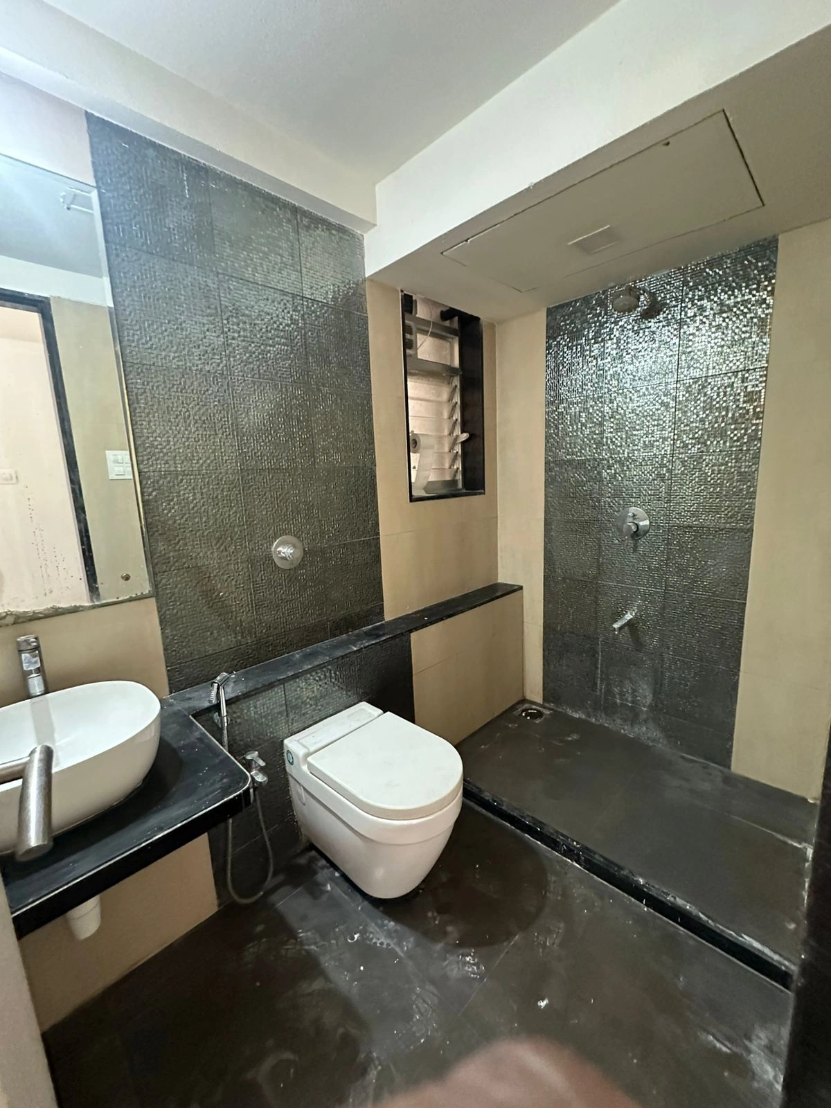 2 BHK Flat for Rent in Aspen Garden, Malad East